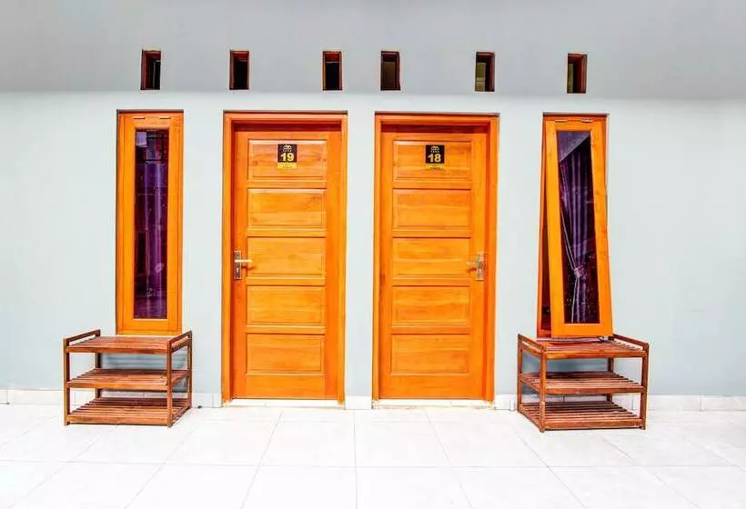 Hotelli Oyo 94124 Ekslusive Double N