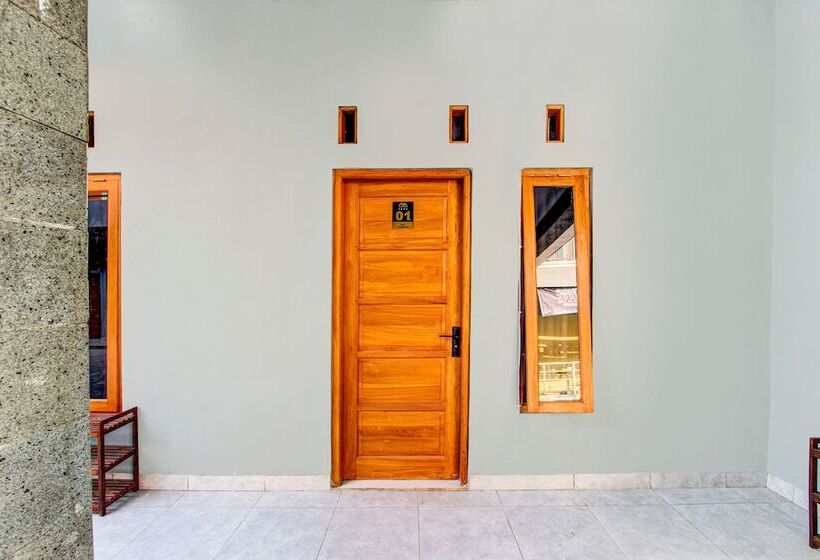 Hotel Oyo 94124 Ekslusive Double N