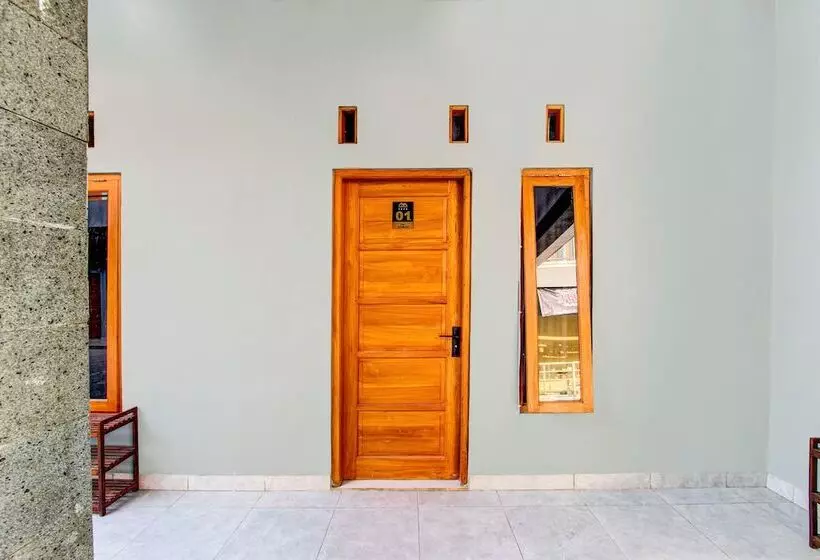 Hotelli Oyo 94124 Ekslusive Double N