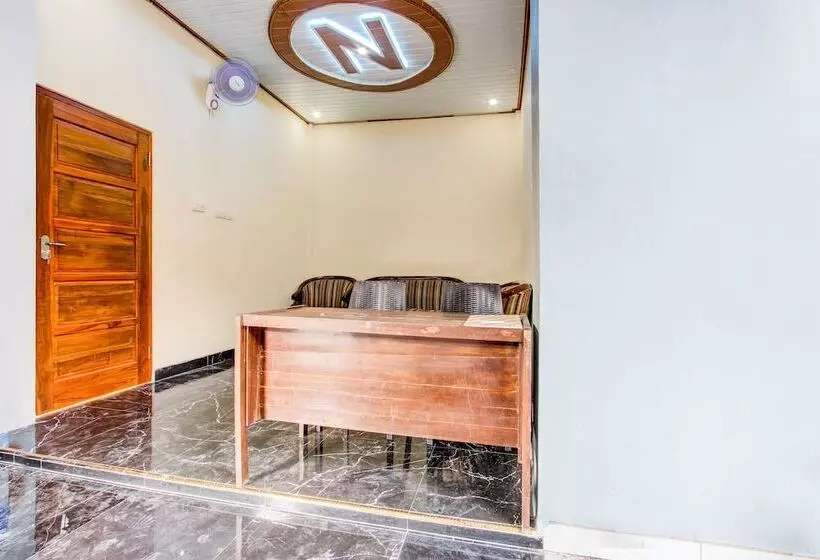 Hotelli Oyo 94124 Ekslusive Double N