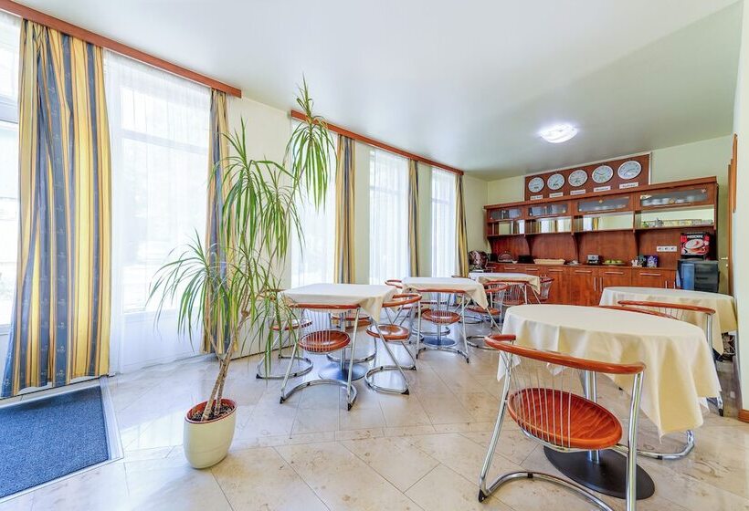 Bed and Breakfast Villa Oliver Gödöllő