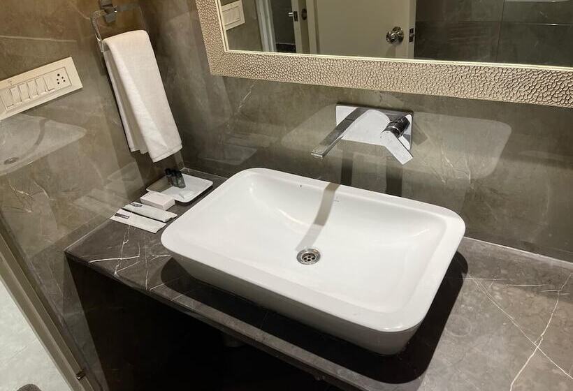 J P Hotel And Wedding Square