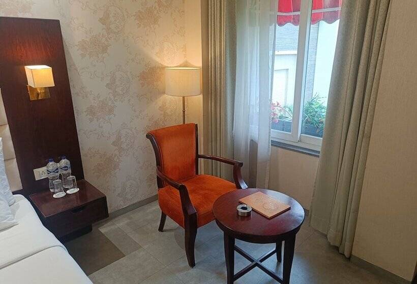 J P Hotel And Wedding Square