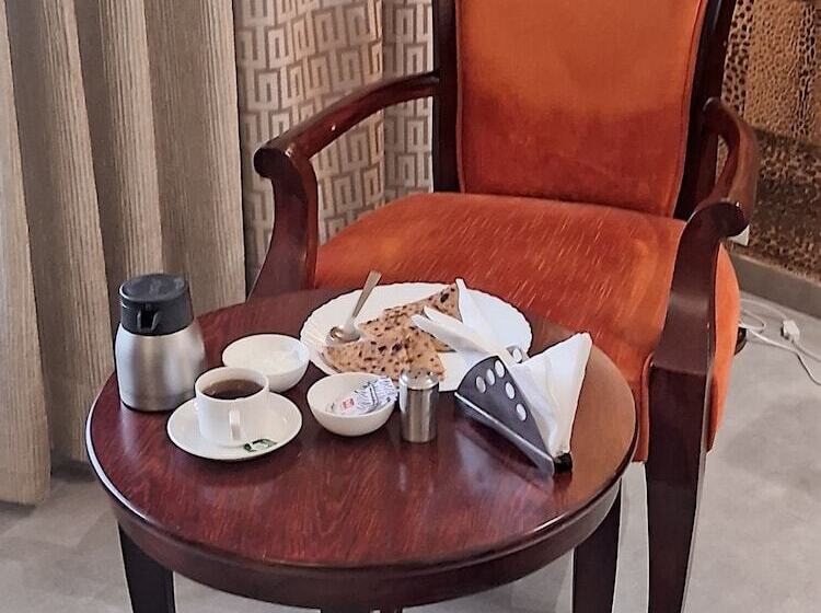 J P Hotel And Wedding Square