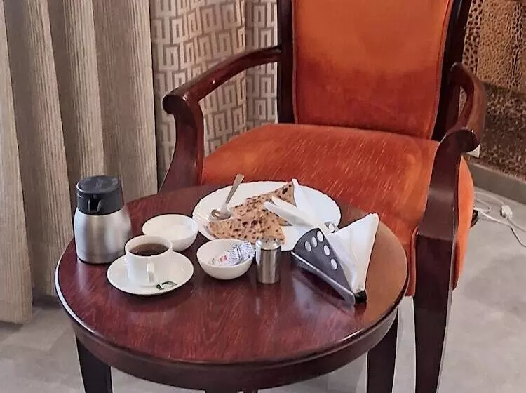 J P Hotel And Wedding Square