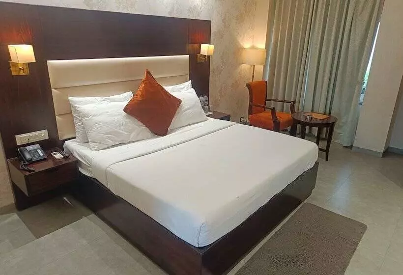 J P Hotel And Wedding Square