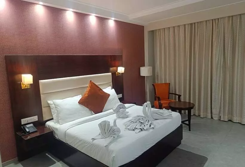 J P Hotel And Wedding Square