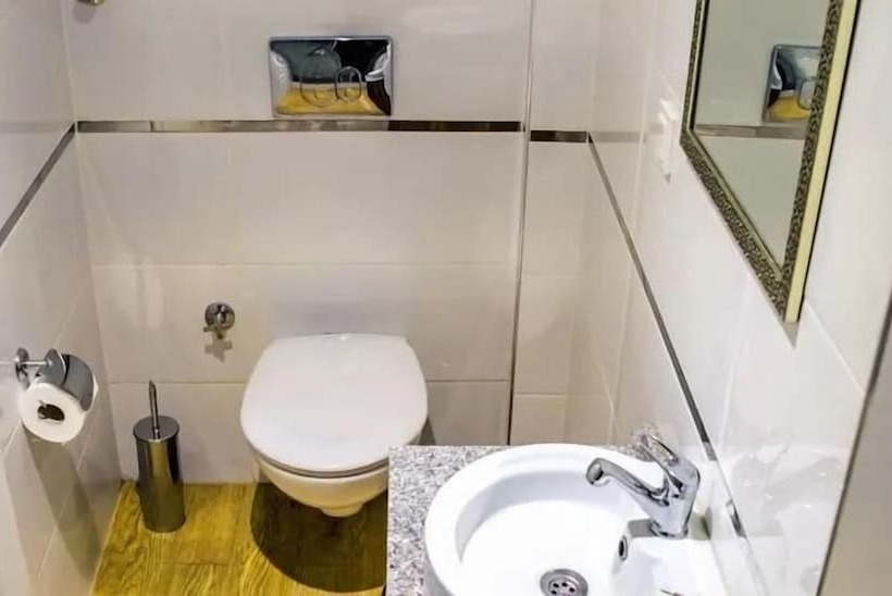 Smyrna Homes & Suits