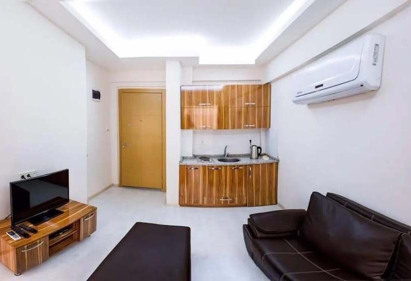 Smyrna Homes & Suits