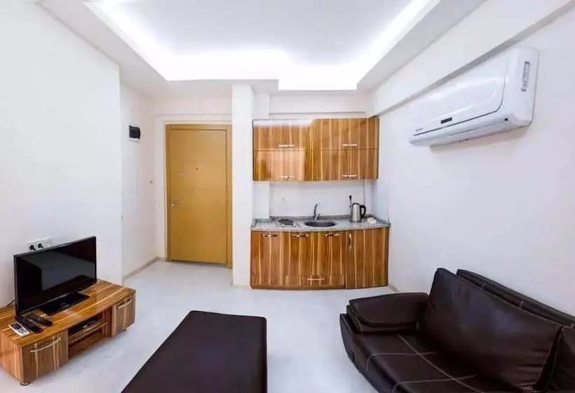 Smyrna Homes & Suits