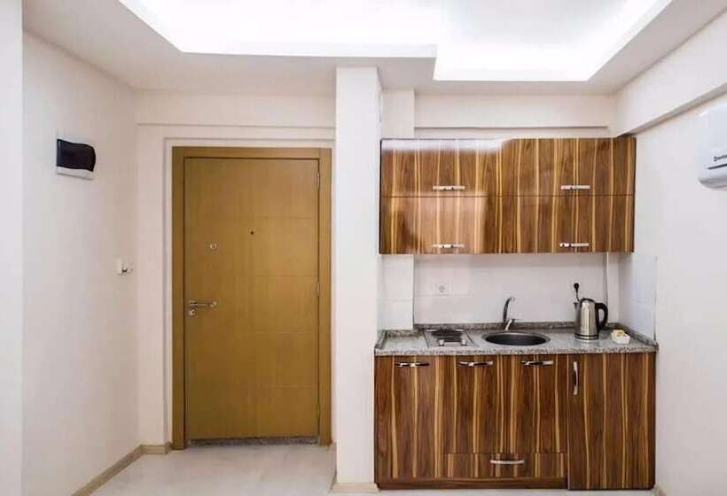 Smyrna Homes & Suits