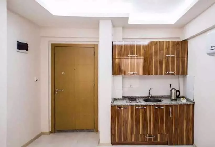 Smyrna Homes & Suits