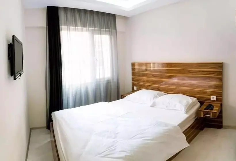 Smyrna Homes & Suits