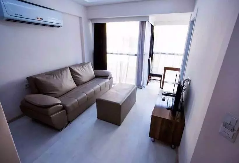 Smyrna Homes & Suits