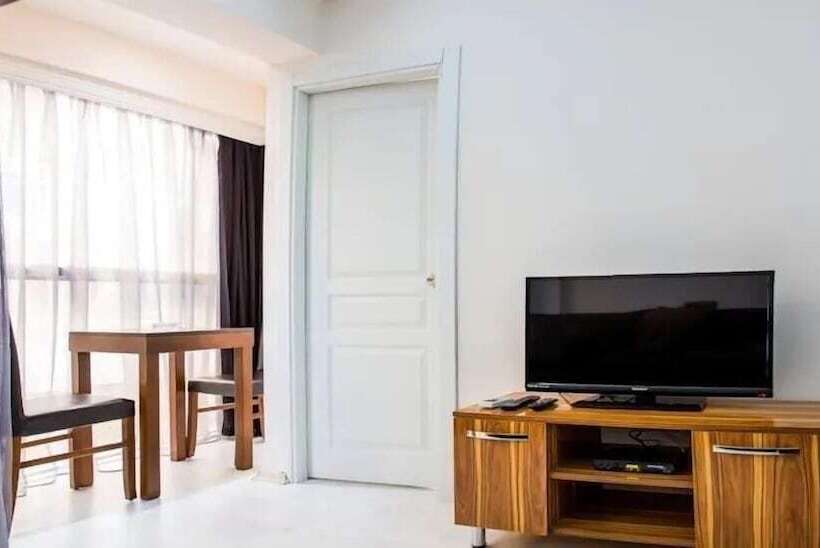 Smyrna Homes & Suits