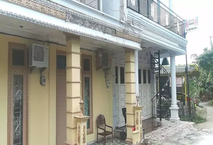 Hotelli Oyo 94078 Azzahra Homestay Syariah