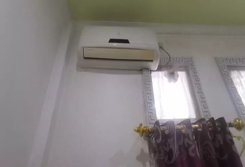 Hotelli Oyo 94078 Azzahra Homestay Syariah