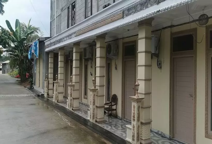 Hotelli Oyo 94078 Azzahra Homestay Syariah