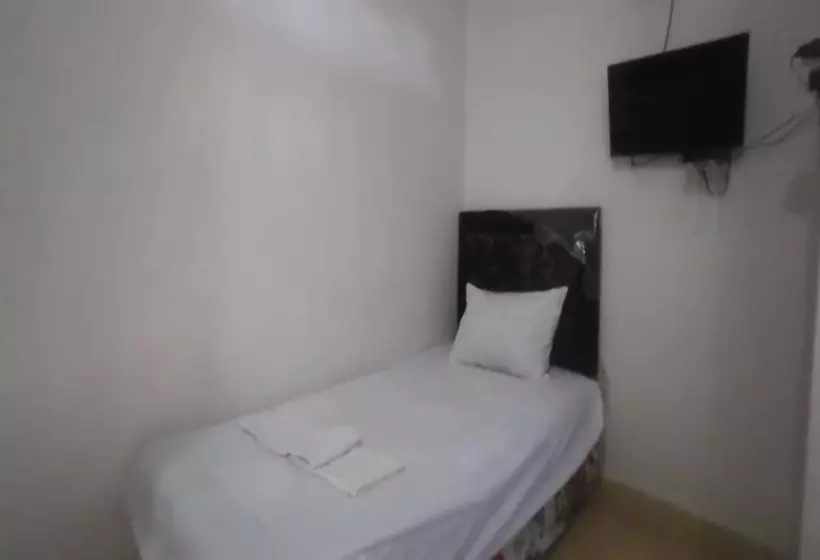 Hotelli Oyo 94078 Azzahra Homestay Syariah