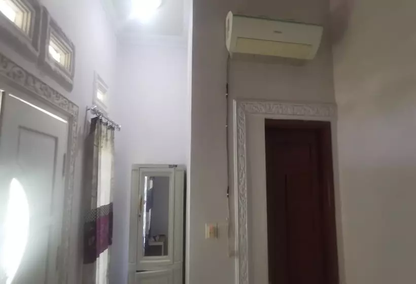 Hotelli Oyo 94078 Azzahra Homestay Syariah