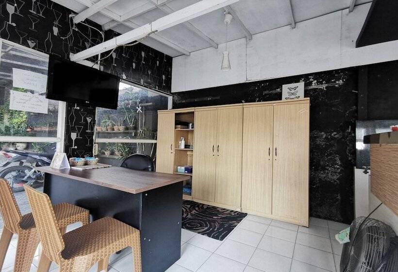 فندق Oyo 94078 Azzahra Homestay Syariah