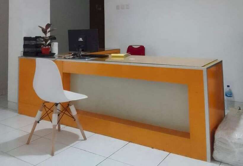 호텔 Oyo 94106 Kitarooms Property