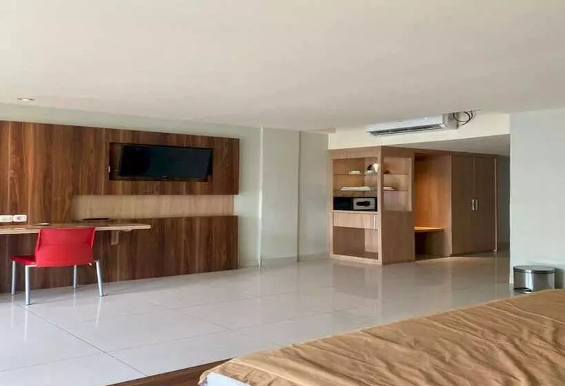 Hotelli Oyo 94106 Kitarooms Property