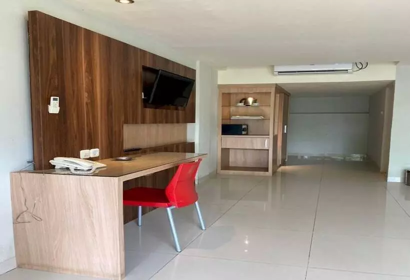 Hotelli Oyo 94106 Kitarooms Property