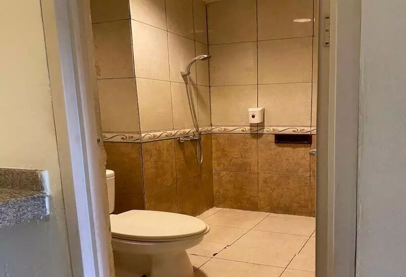 Hotelli Oyo 94106 Kitarooms Property