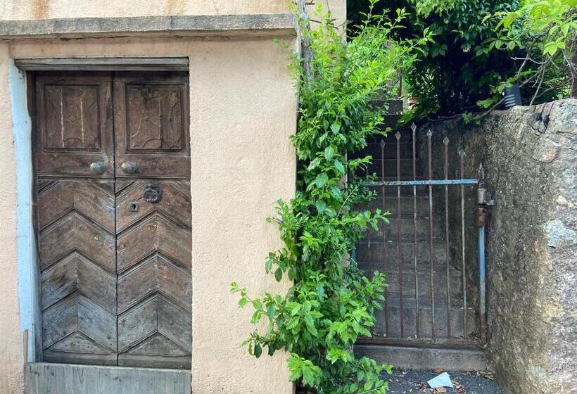 ベッドアンドブレックファースト Chambres D Hôtes Villa Les Rosiers   Garance