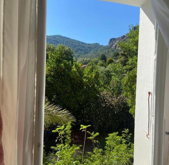 ベッドアンドブレックファースト Chambres D Hôtes Villa Les Rosiers   Garance