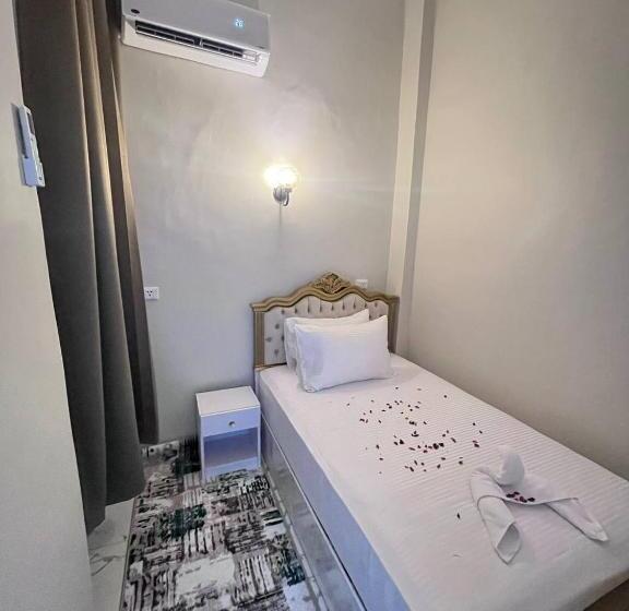 هتل Future Hostel