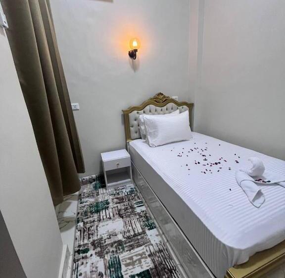 هتل Future Hostel