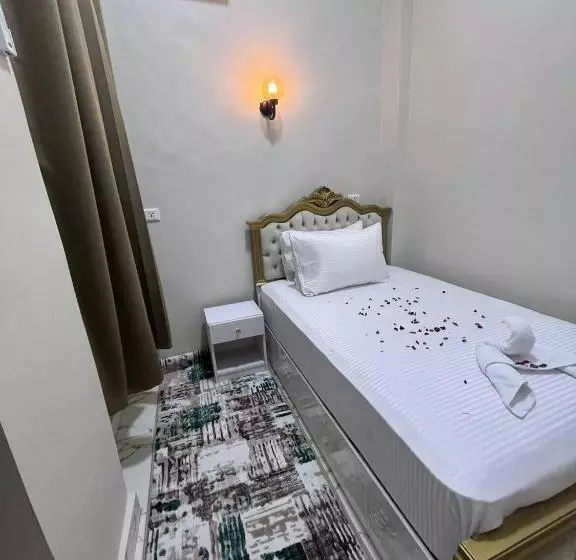 هتل Future Hostel