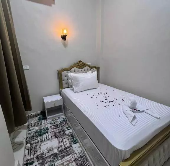 هتل Future Hostel