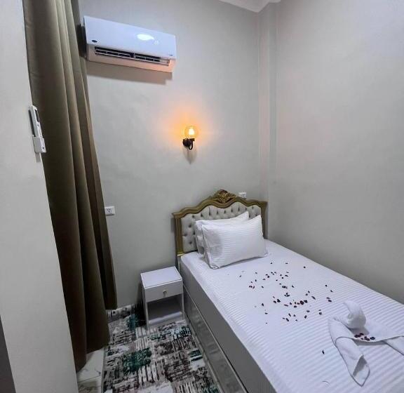 هتل Future Hostel