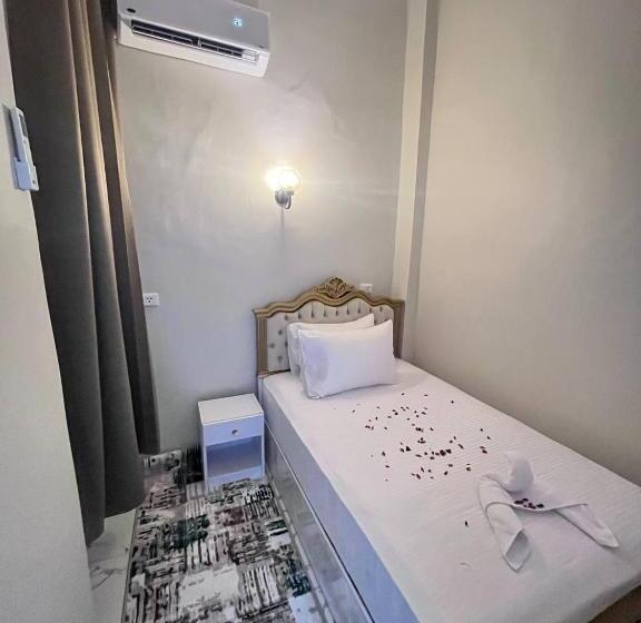 هتل Future Hostel