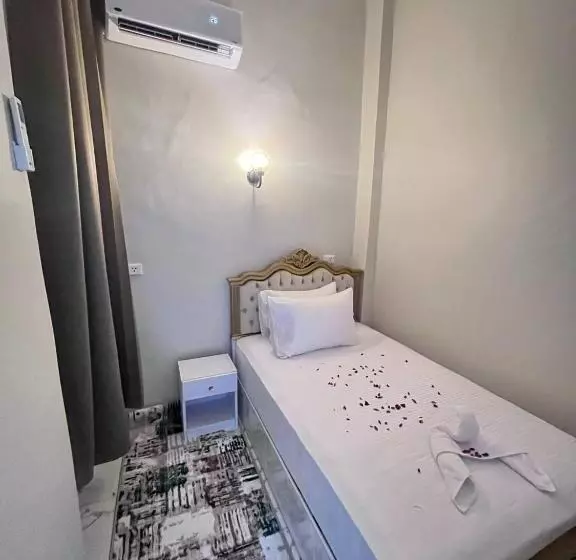 هتل Future Hostel