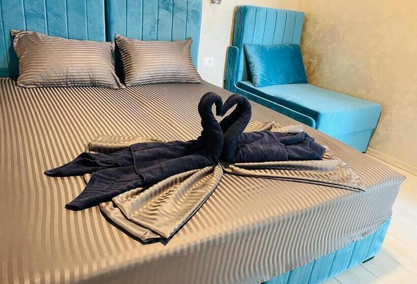 پانسیون Neversea House