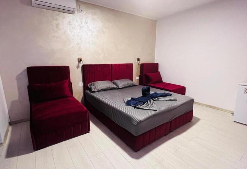 پانسیون Neversea House