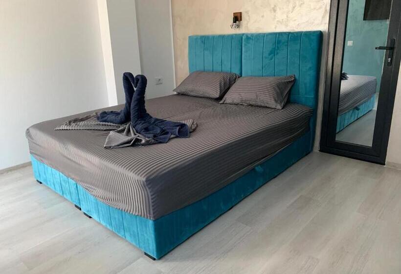 پانسیون Neversea House