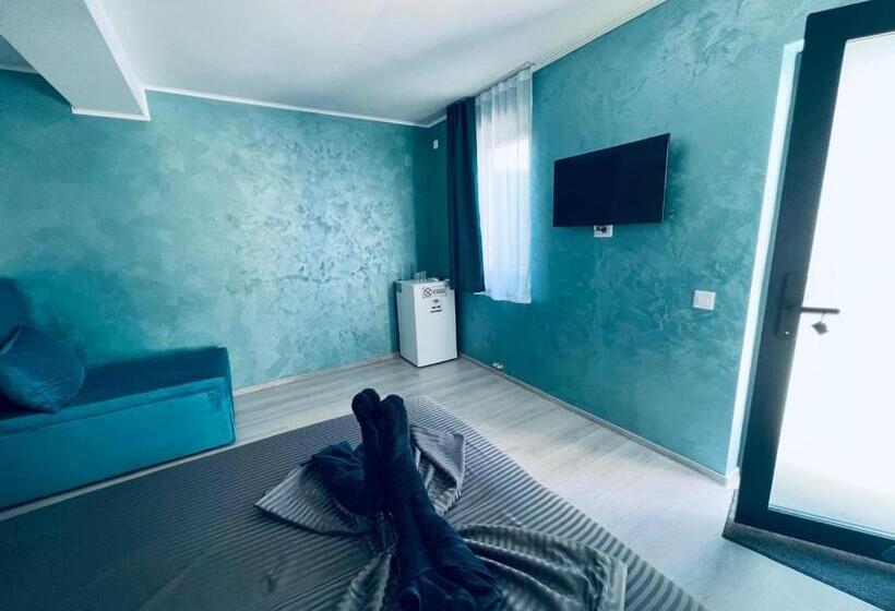 پانسیون Neversea House