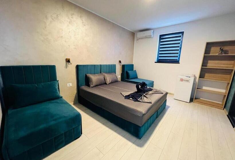 پانسیون Neversea House