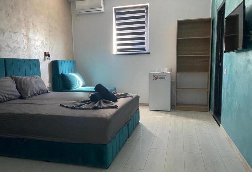 پانسیون Neversea House