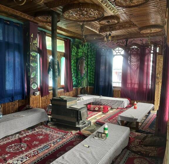 Pensão Yamuna Guest House Tosh