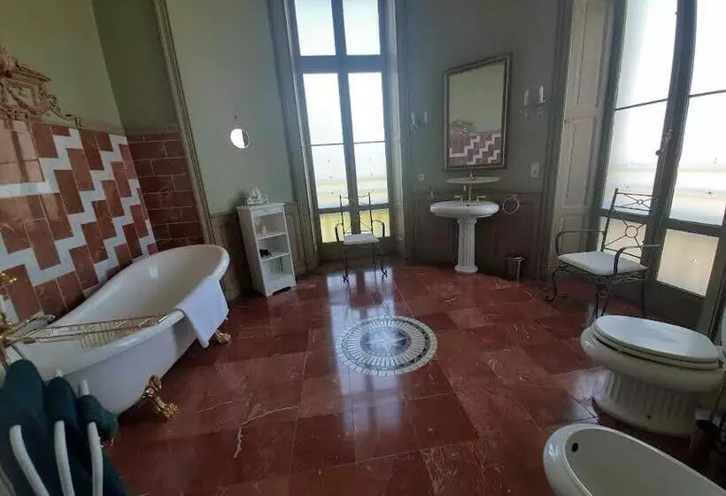 Aamiaismajoitus (B&B) Château De Beauchamp En Sarthe