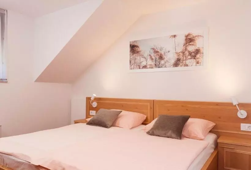 تختخواب و صبحانه Turistična Kmetija Pri Marku