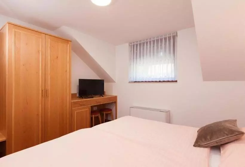 تختخواب و صبحانه Turistična Kmetija Pri Marku