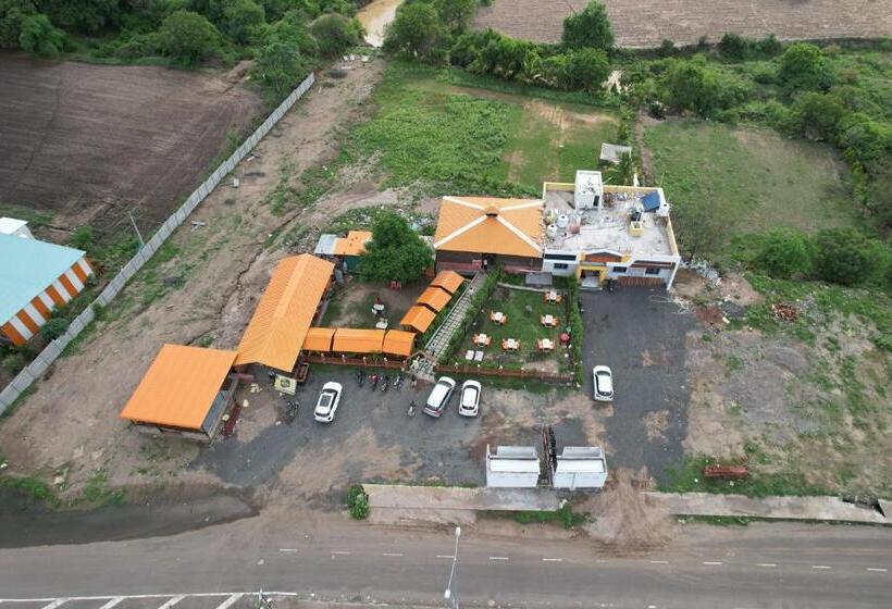 בית מלון כפרי New 712