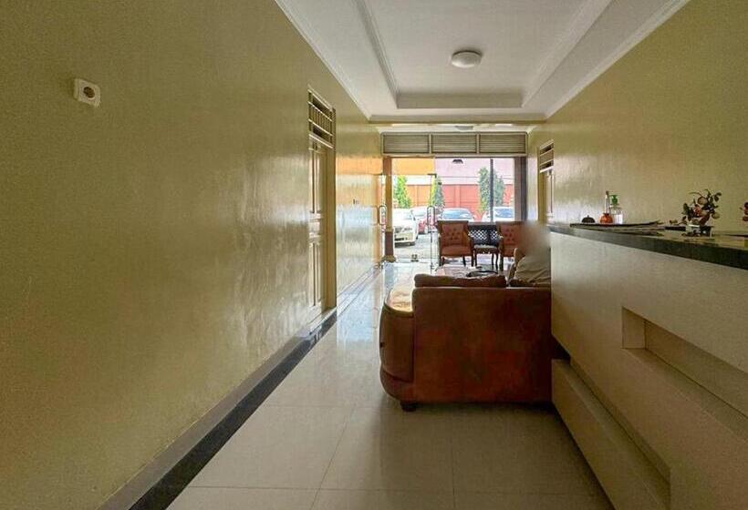 هتل Reddoorz At Shabrina Homestay Syariah Maguwo